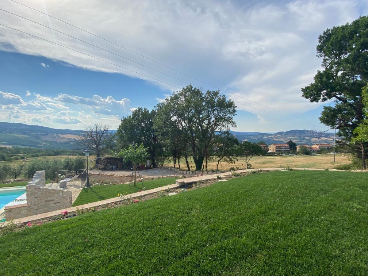 Appartamento Dell Agriturismo Pane E Olio 托迪 外观 照片
