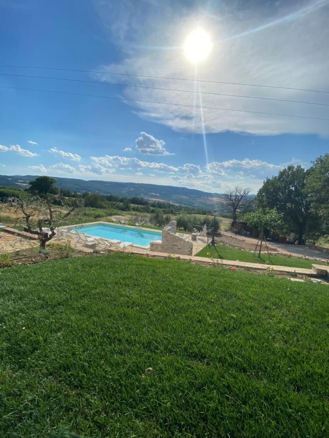 Appartamento Dell Agriturismo Pane E Olio 托迪 外观 照片