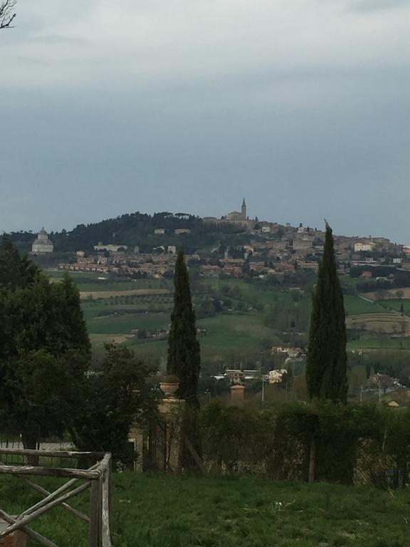 Appartamento Dell Agriturismo Pane E Olio 托迪 外观 照片