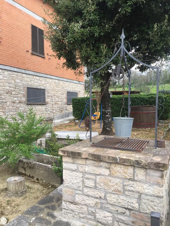 Appartamento Dell Agriturismo Pane E Olio 托迪 外观 照片